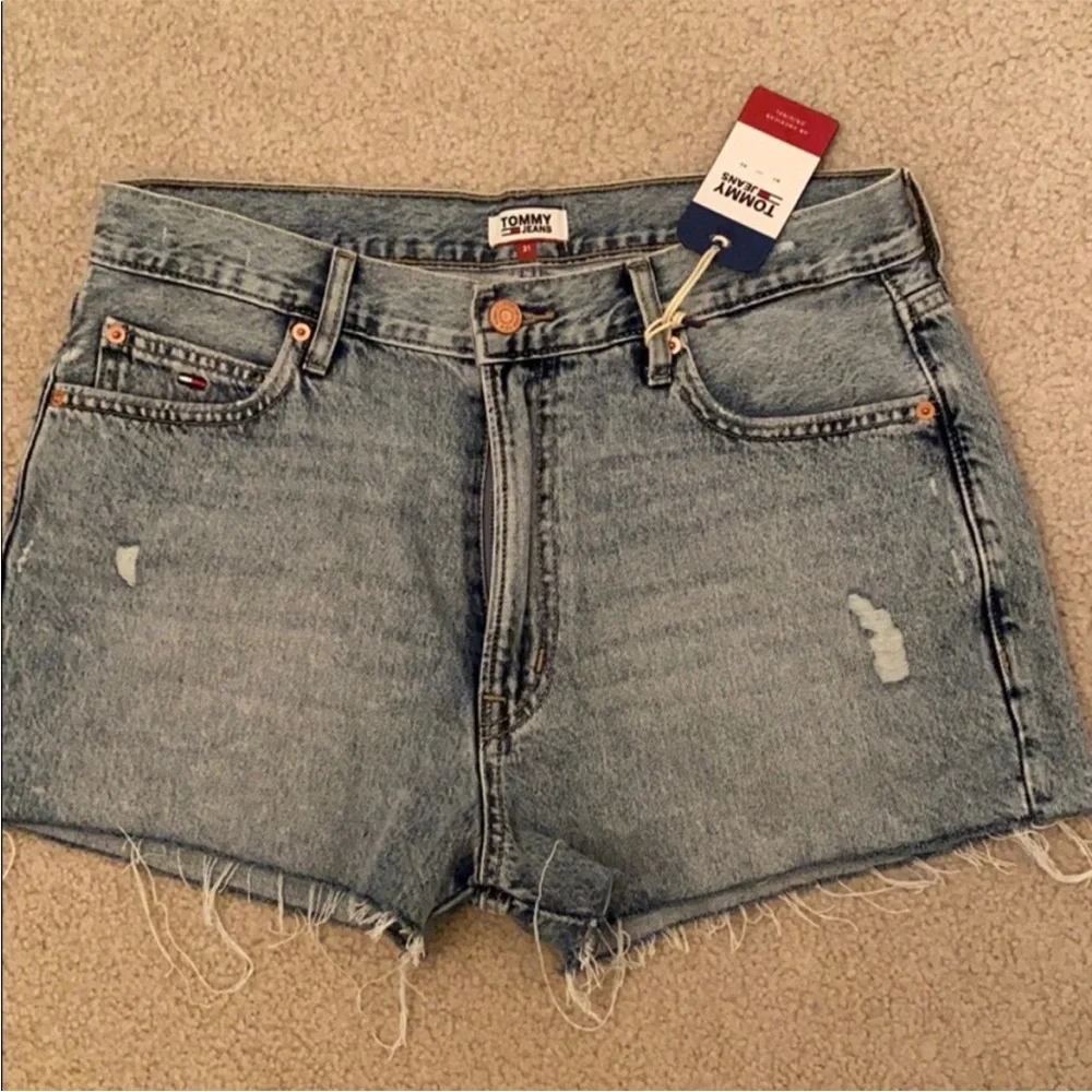 NWT—-Tommy Hilfiger Light Blue Jean Shorts - Picture 6 of 7